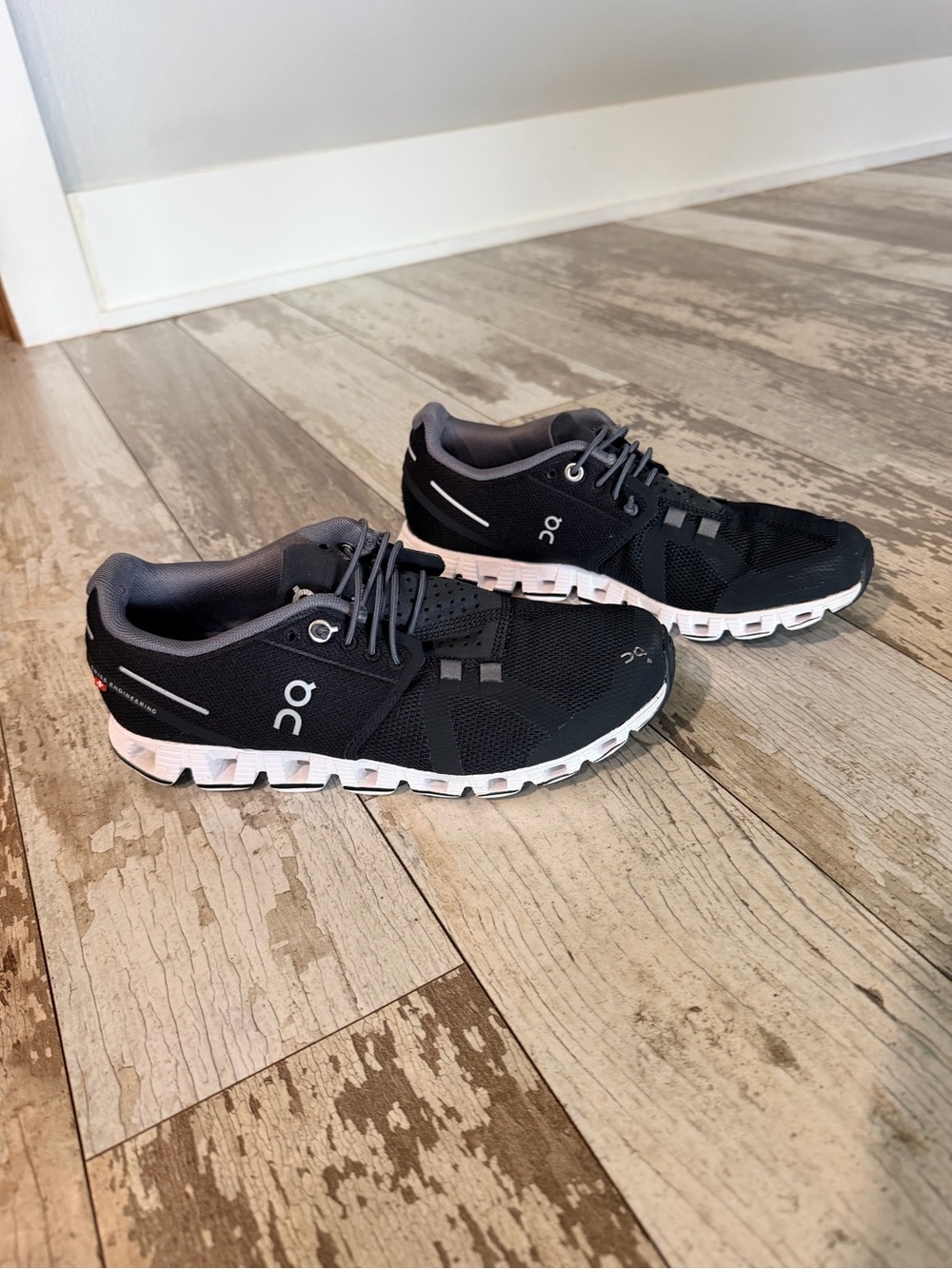 On Running Cloud 5 Women's Black Shoes Size 6.5